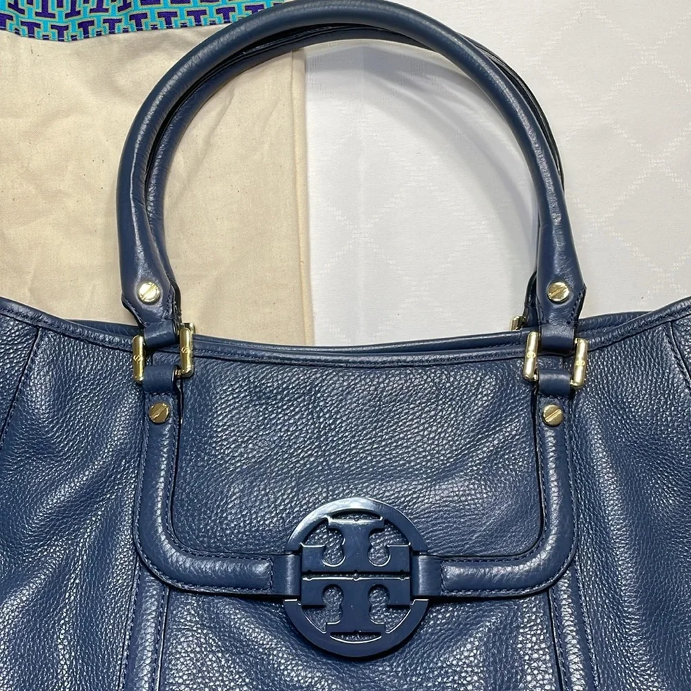 Tory Burch Amanda Hobo Bag
